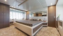 Ferretti 870 Yacht - Cabin-001